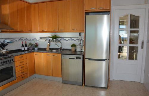 Villa Med A 2 kilometros andando de la playa, del puerto de Aguadoç y a 4 del centro de Sitges Muy Soleada todo el dia Capacidad superior a 16 personas NO REQUIERE COCHE - Foto 20