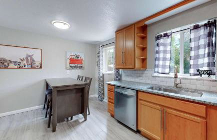 Arvada Private Family Home with Two King Beds - Foto 17