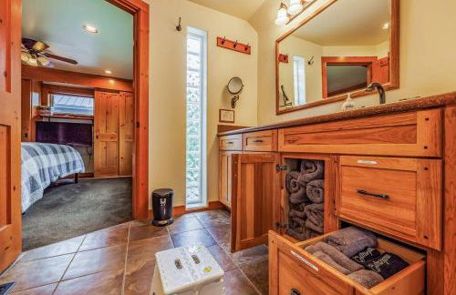 Walk-In Skiing/Tubing Across at Summit East - Foto 9