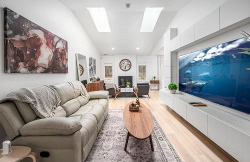 Tranquil Light-Filled Retreat 3BR Ranch - Photo 3