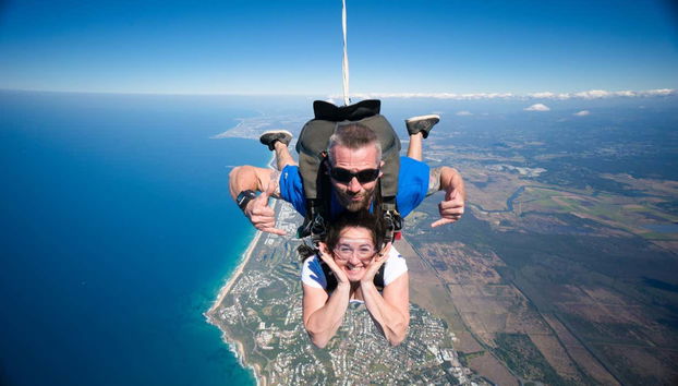Disfrutando del salto en paracaídas