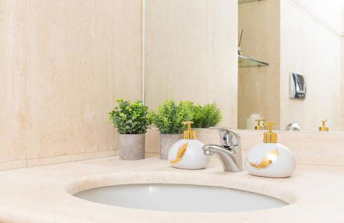 ArtStay - Exclusive Apt, Free Parking, Metro, Tram - Foto 24