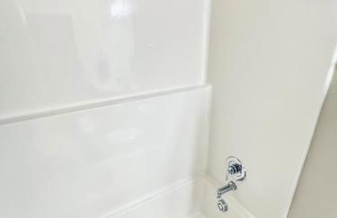 Colorful Comfort 3 Bedroom Home with Fenced yard - Foto 26