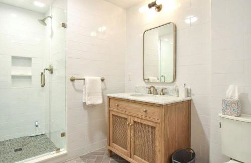 Gorgeous Home 2 Min Walk to Beach - Foto 24