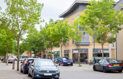 Lavish 4-Bedrooms with Modern Home Features - Guest 8 - Hi-Speed Wi-Fi - Luxury Garden - Private Ample Parking - Foto 32