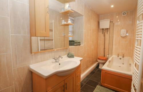 Howard's Hideaway - Photo 13