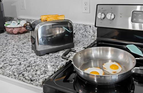 Modern 1BR NuLu Container Ground Level Bourbon - Foto 28