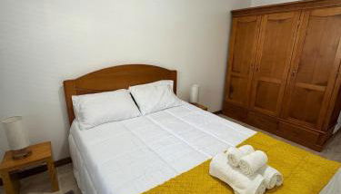 Apartamentos do Triângulo - Photo 5, towels, wardrobe