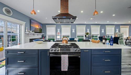 Luxe Coastal Retreat with Hot Tub & Spring Fires - Foto 3