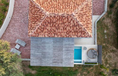 Stone build suite with private pool - Foto 16