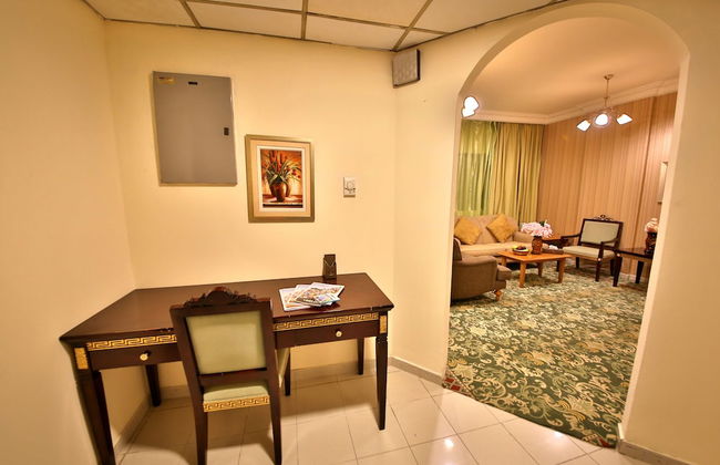 Midtown Furnished Apartments - Photo 32