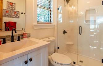 The Cardinal Cabin 15MIN to Magnolia Baylor - Photo 14