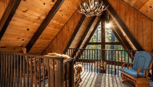 Bears Lair by Avantstay Wood-burning Fireplace + Firepit + Expansive Deck 3 Minutes to Bear Mountain + Big Bear Lake - Foto 2, Other
