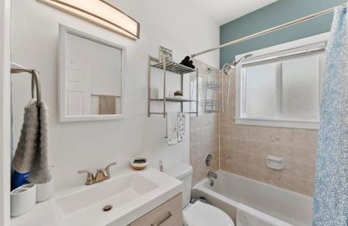 3 bedroom *Downtown* with Firepit - Foto 26