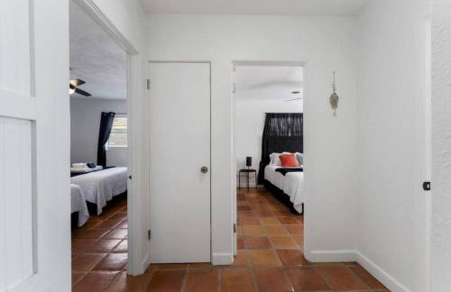 Grotto Pool House, 3 bed, 2 bath, IMG 3 miles, AMI - Foto 3