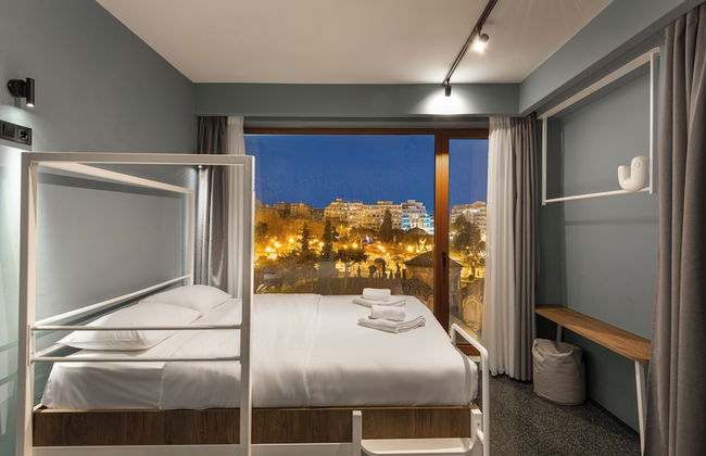 Zeus is Loose Hostel - Photo 20