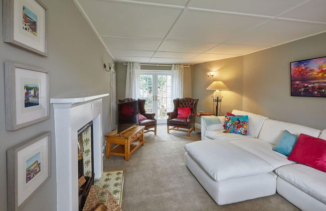 Host Stay Arncliffe View - Photo 1