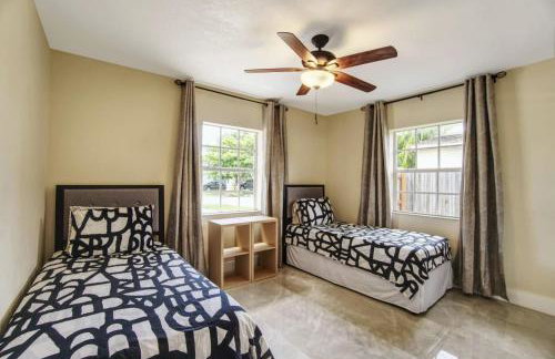 Relaxing 3 Bedroom House-Close to Beaches and Airport! - Foto 5