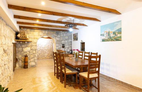 Villa Bella Pietra with private pool, sauna - Photo 18