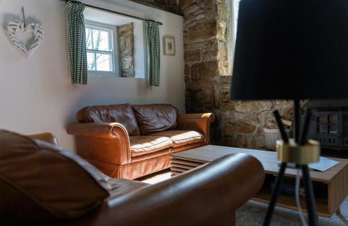 Beautiful Cornish barn in the stunning Lamorna valley with large garden - Photo 5