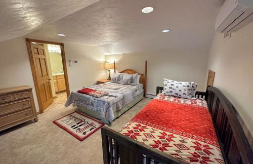 FC43 Renovated cozy spacious cottage with AC, air hockey, wifi close to ski trails! - Foto 23