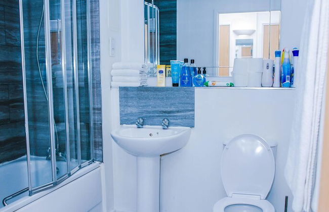 Riverside 2 Bed Apartment - Photo 32