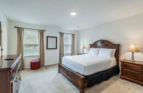 4BR Bella Vida Lakeview Pool Townhome - Photo 11