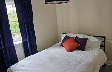 Sleek 4 bed Apartment with 2 bathrooms - Photo 8