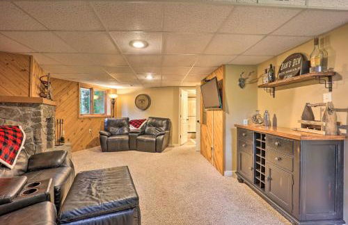 2 Mi to Skiing! Wooded Beech Mtn Retreat with Decks - Foto 35