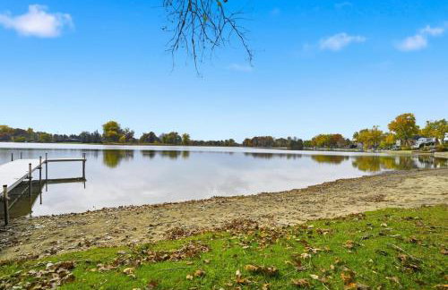 New Lakefront Getaway Private Hot Tub Min to DMC - Foto 40