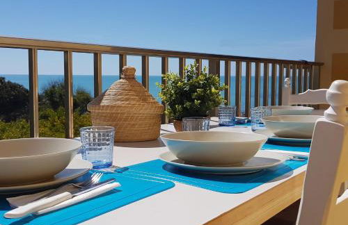 Sitting on the beach - Foto 9