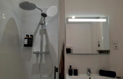 Appartement tout équipé - face à la gare - Wifi rapide - Idéal pro & courts séjours - Foto 5