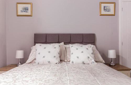 4 bedroom house, 2 Min Walk From Station - Photo 23