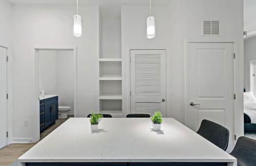 Chic Studio - 5 Min DT, Gym, Parking, W-D - Sleeps 6 - Foto 21