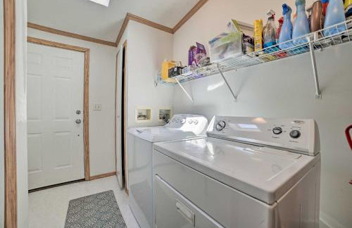 Houghton Lake Family Getaway with Fire Pit! - Foto 26