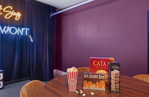 The Morrison - Karaoke Theater Backyard Oasis - Foto 32