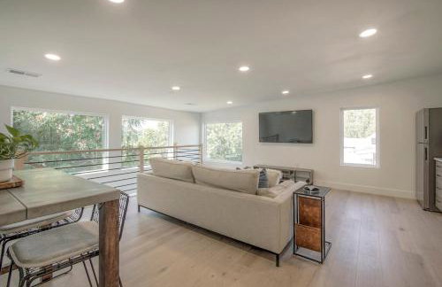 Sunflower Suite Modern Loft with Skyline Views - Foto 11