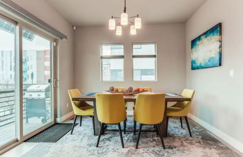 Modern And Spacious Townhouse Blocks from Downtown - Foto 11