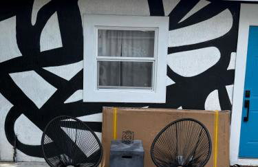 1BD 1BA-Black&White ArtBNB Cottage-Antique Row WPB - Foto 13