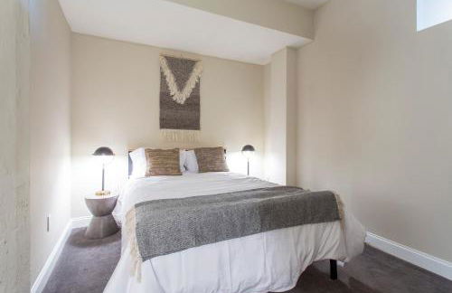 Sleeps 4! 2BR, Gym, Paid Parking, Close to Major Attractions - Foto 35
