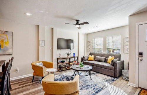 Winter Retreat 3b 3ba Huge backyard Mins from Downtown - Foto 1