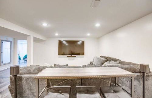 Beautifully Renovated Home Corner of ND and Angela - Foto 22