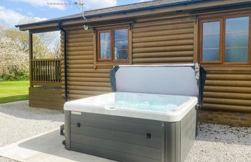 Tarka's Holt Log Cabin-Ukc2102 - Foto 1