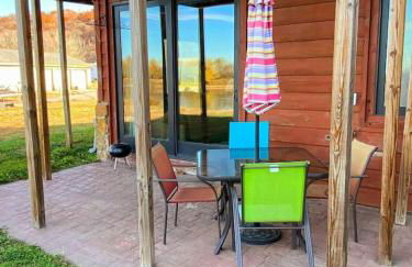 Waterfront Sunset Cabin with Patio and Firepit 2 bdrm - Foto 7