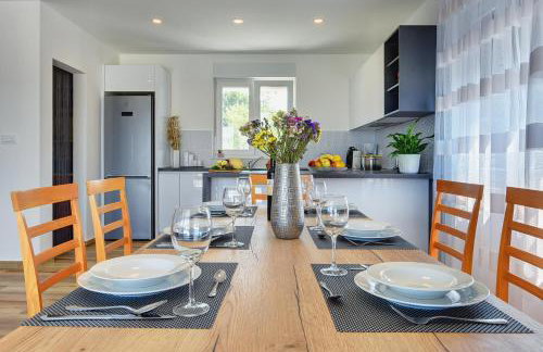 Neue Villa bei Rovinj mit privatem Pool, WLAN, Klima - Foto 13