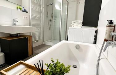 StayZen Holz & Hirsch Deluxe Hideaway zentral mit Parkplatz - Foto 5