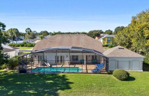 BRAND NEW! Lakefront 9BR Pool Hot Tub Outdoor Kitchen BBQ Theater 2 miles Disney - Foto 33