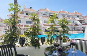 New Modern Apartment close to the Beach - Photo 16