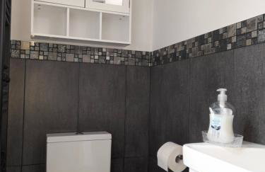 Cosy and Private with 55"TV and Dedicated Toilet Shower Space - Foto 27