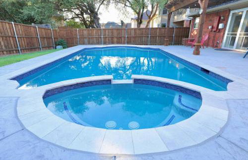 Gorgeous 4 bedroom 2,5 bath Home with Heated Pool, Spa & Game Room close to DFW Airport - Photo 6